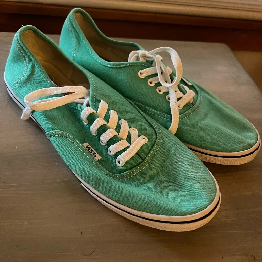 Vans - Picture 2 of 2